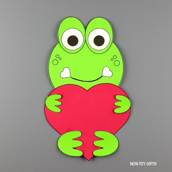 Preschool Valentine heart animal craft: frog printable