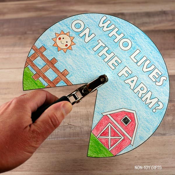 Fam Animals Craft: Who Lives on the Farm?
